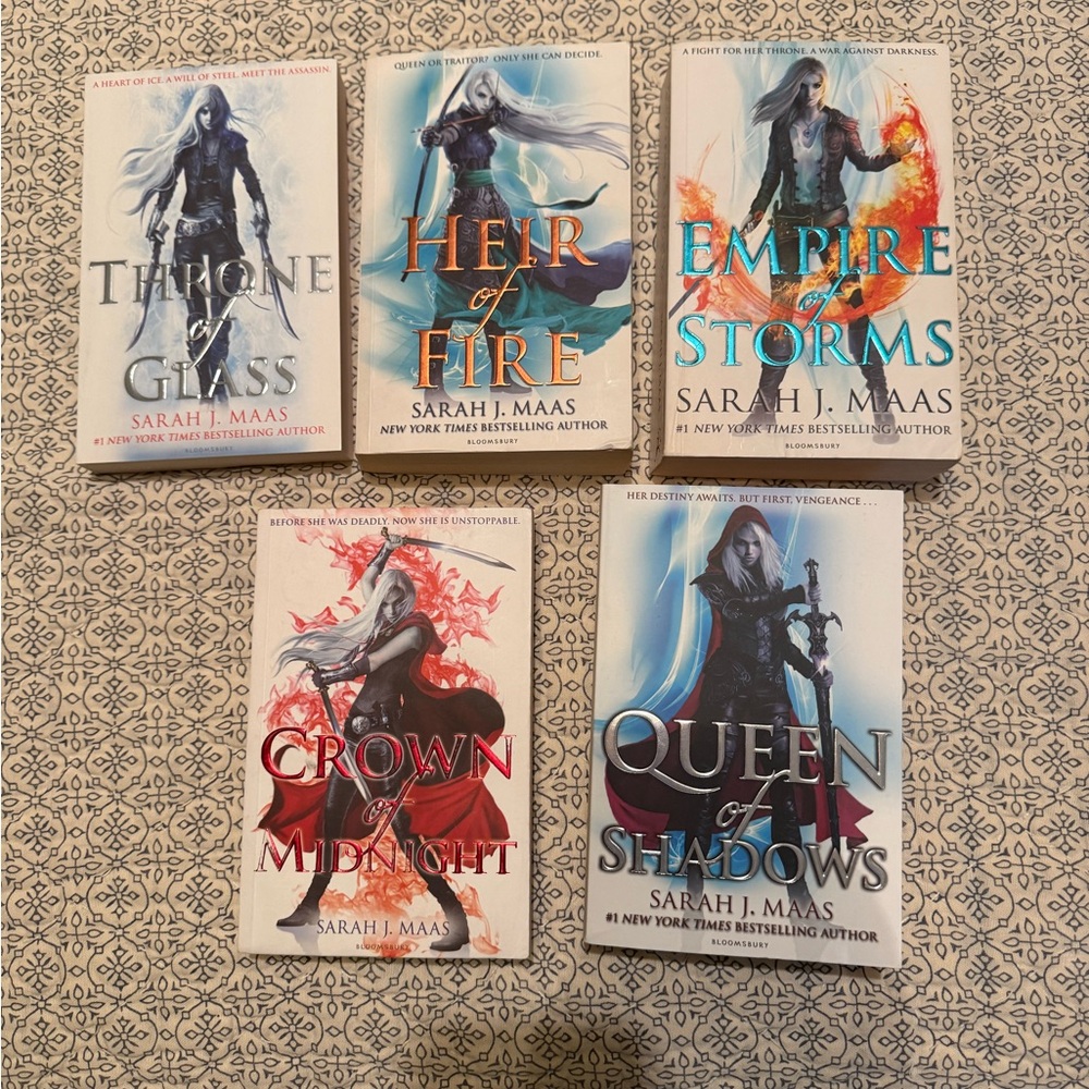 Throne of glass uk covers 5/8 oop